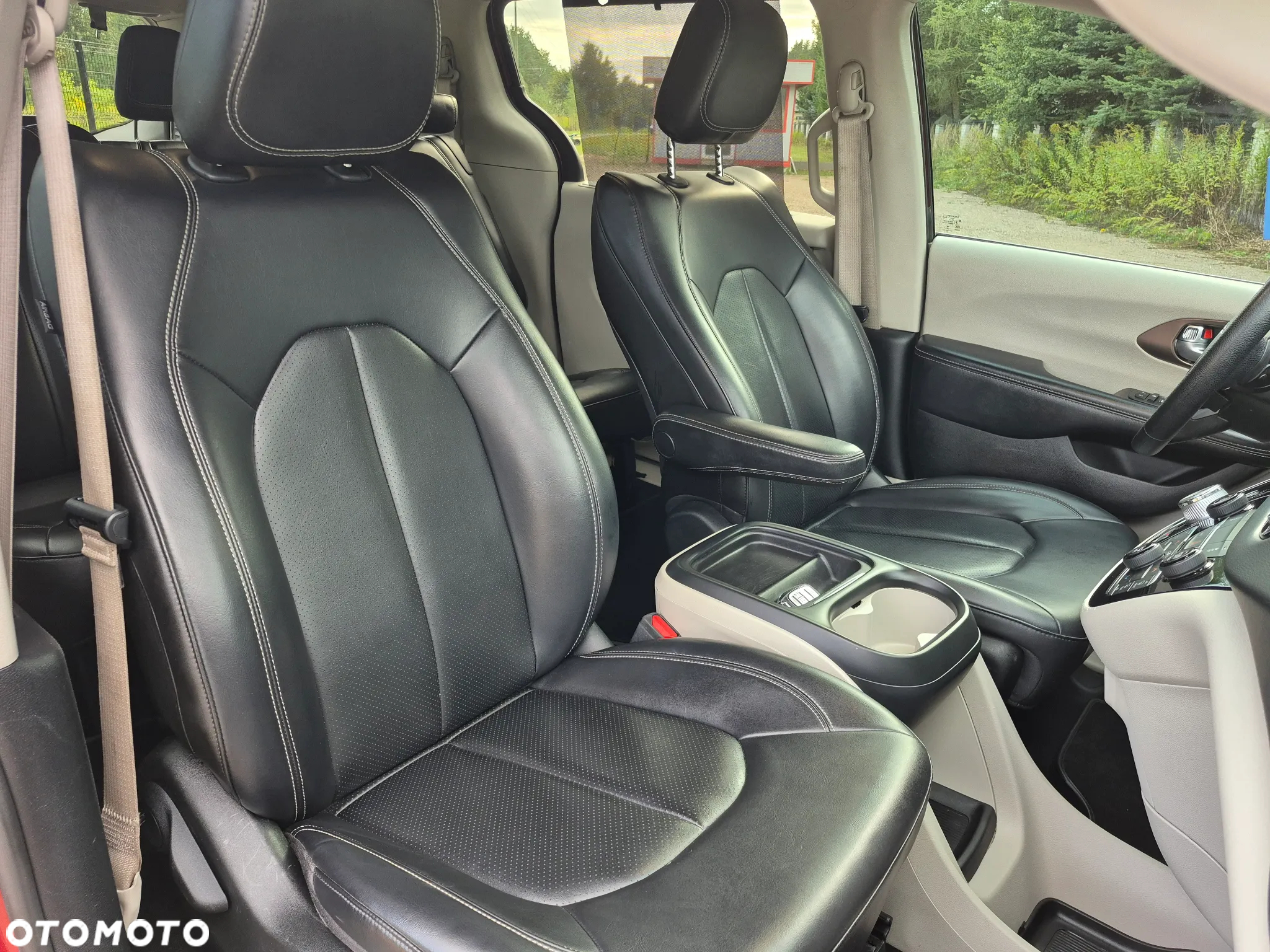 Chrysler Pacifica - 19