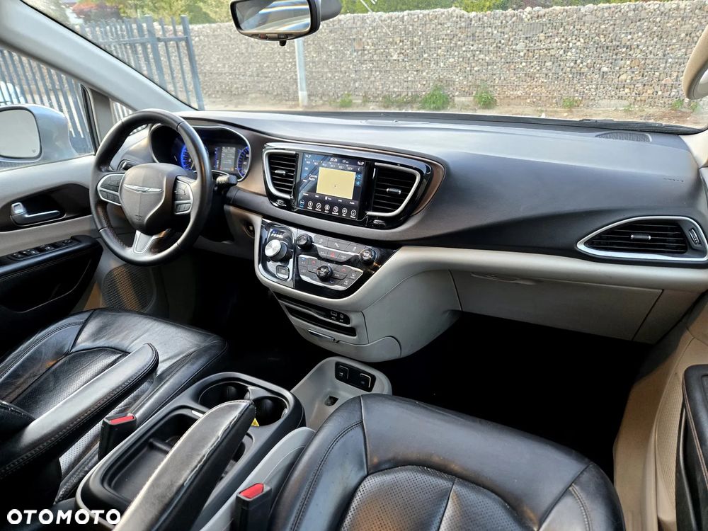 Chrysler Pacifica - 5