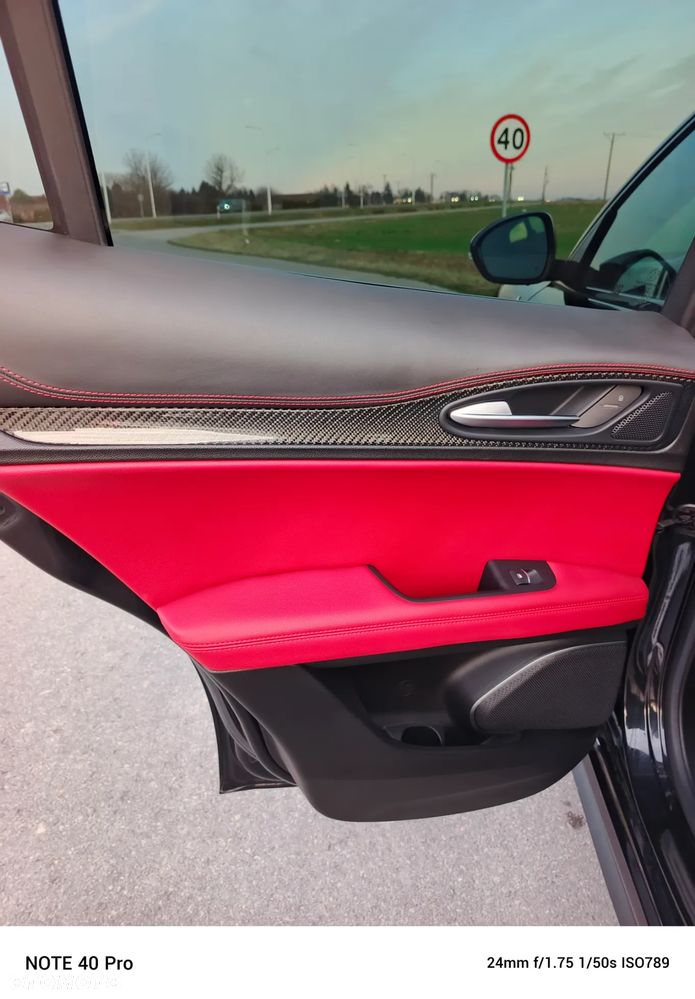 Alfa Romeo Stelvio V6 2.9 Bi-Turbo AT8-Q4 Quadrifoglio - 37