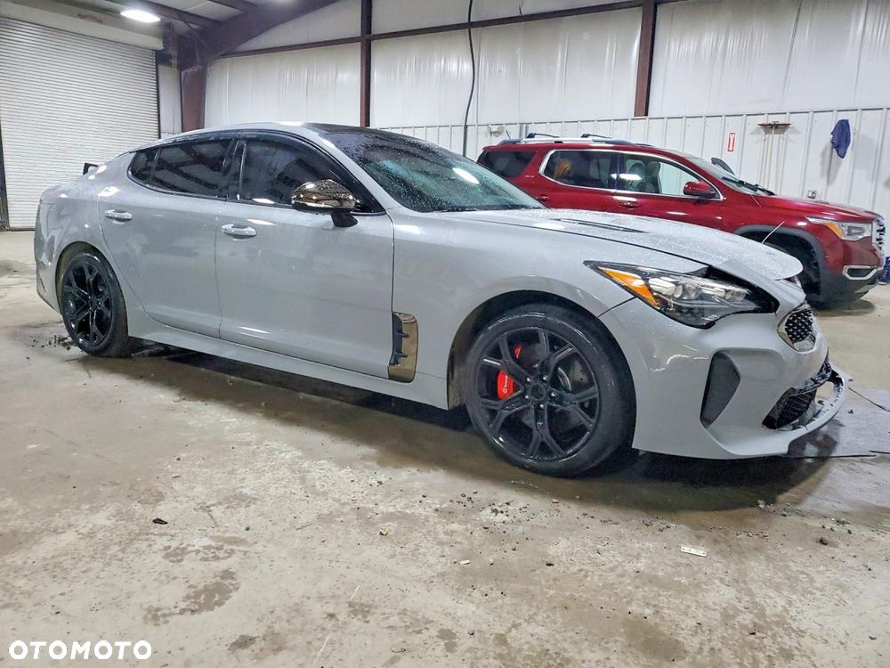 Kia Stinger - 2