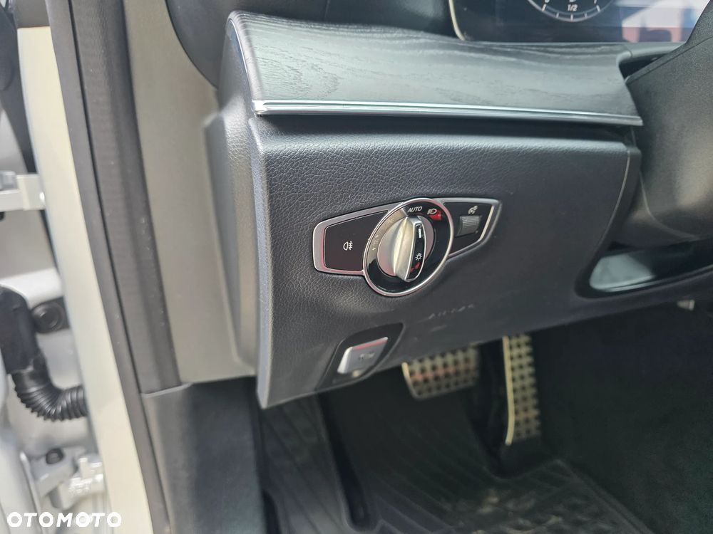 Mercedes-Benz Klasa E 200 4-Matic 9G-TRONIC - 9