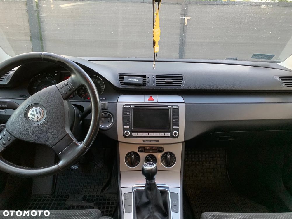 Volkswagen Passat 2.0 TDI DPF Trendline - 14