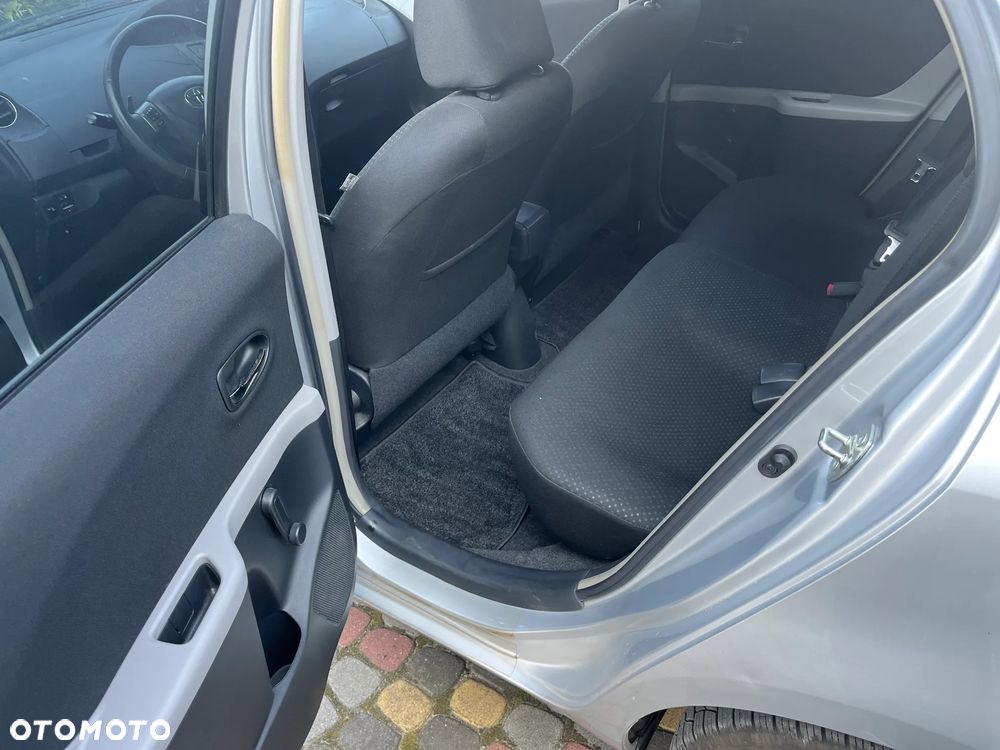 Toyota Yaris - 10