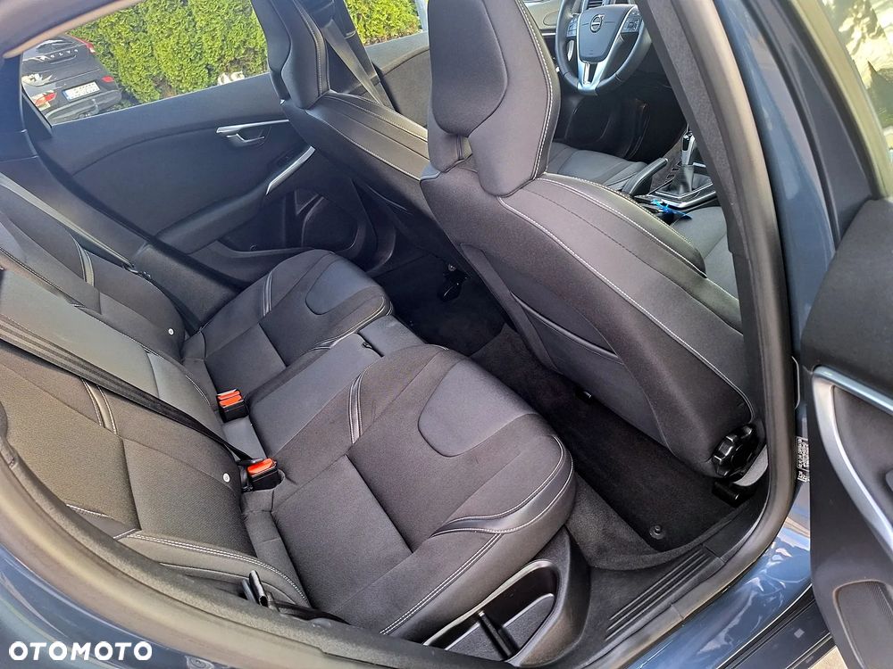 Volvo V40 D2 Momentum - 23