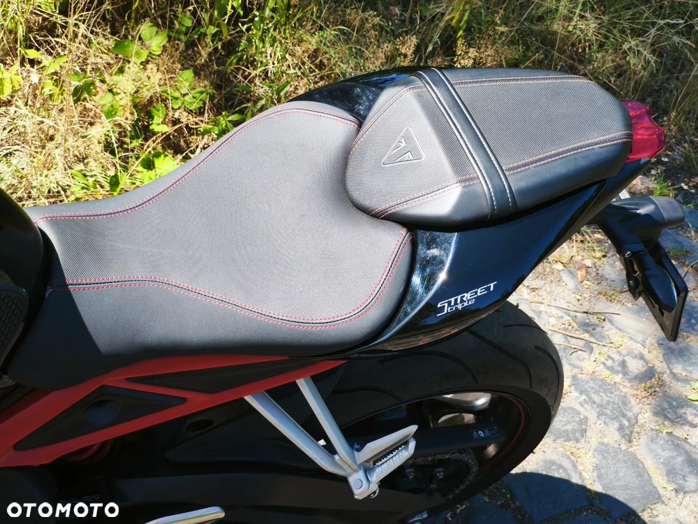 Triumph Street Triple - 10