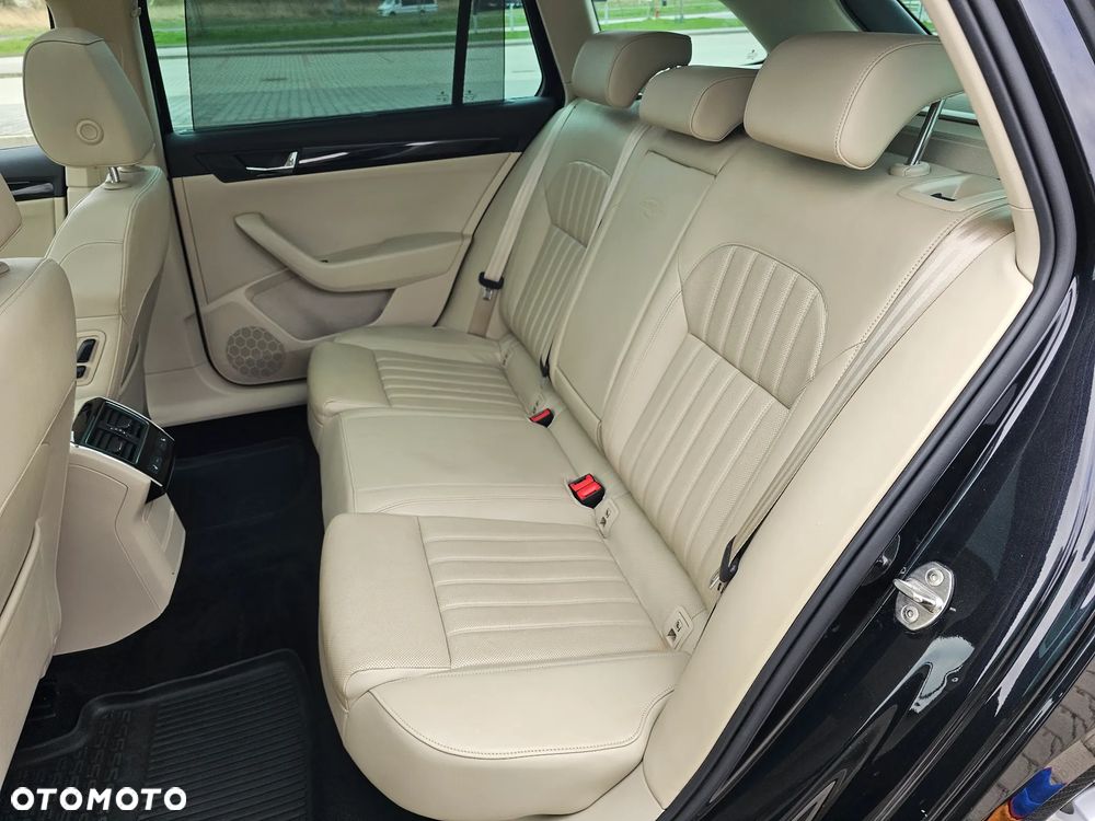 Skoda Superb 2.0 TDI 4x4 L&K DSG - 17