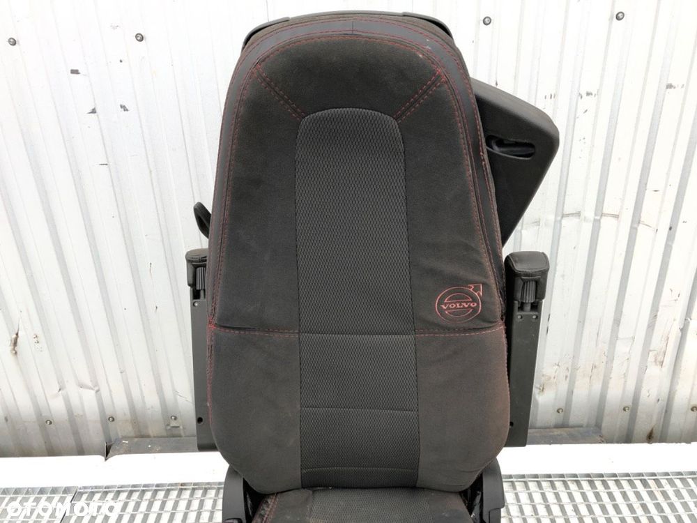 FOTEL LEWY PRZÓD  VOLVO FH II 2012 - 2022 500 368 kW [500 KM] 10x4/6 2017 - 3