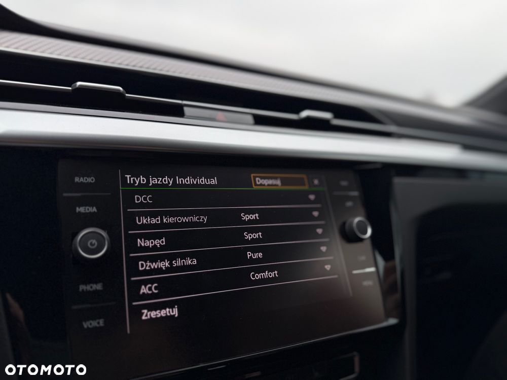Volkswagen Arteon 2.0 TSI OPF 4Motion DSG R - 32