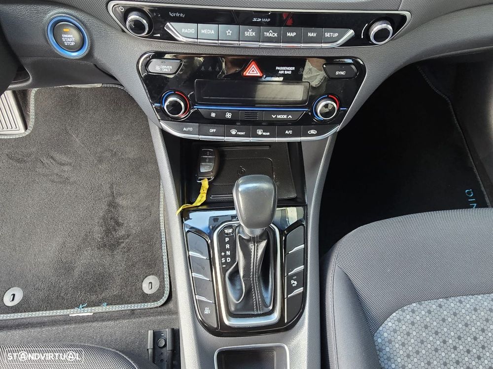 Hyundai Ioniq - 16