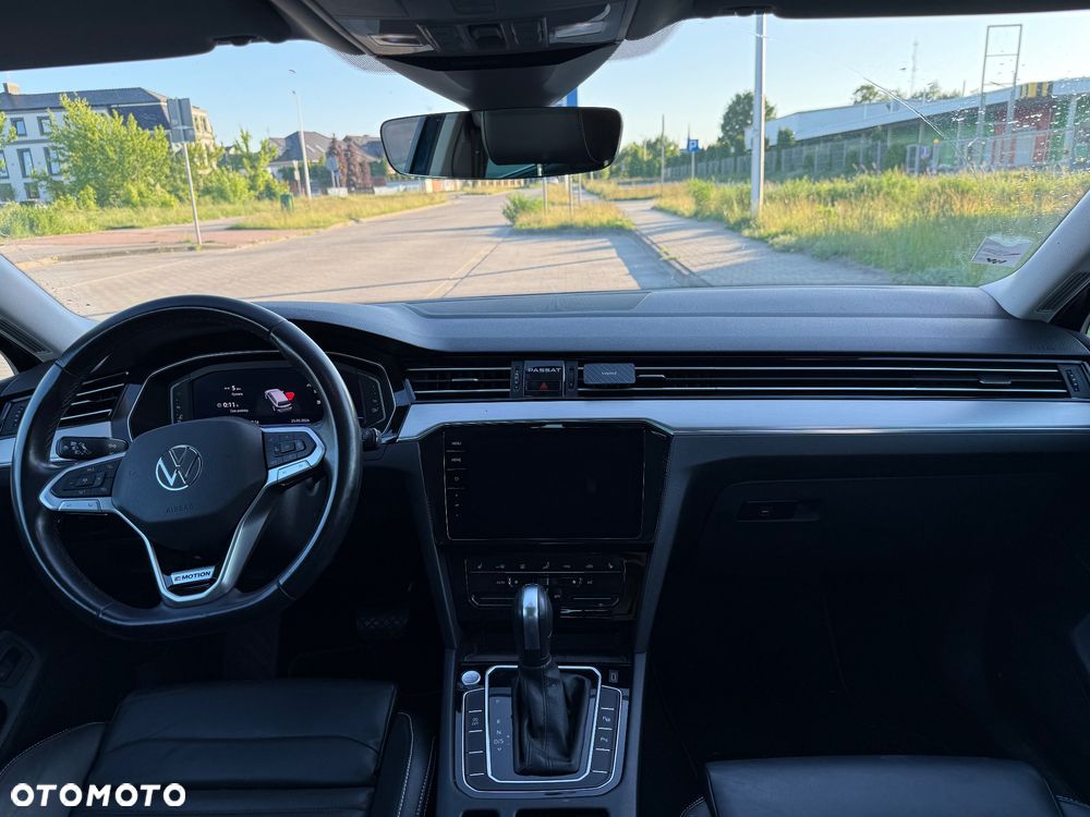 Volkswagen Passat - 10