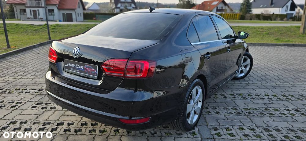 Volkswagen Jetta - 4