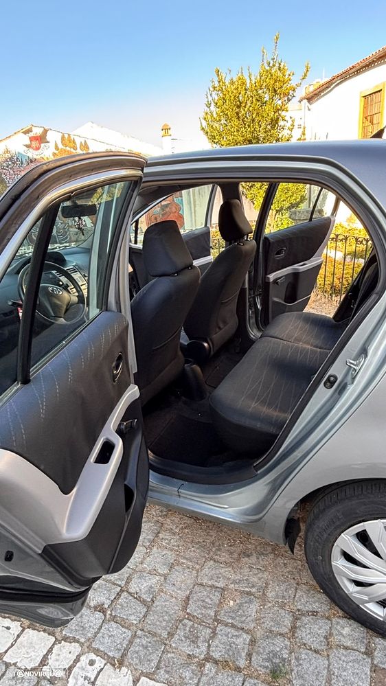 Toyota Yaris 1.0 VVT-i AC Manual - 5