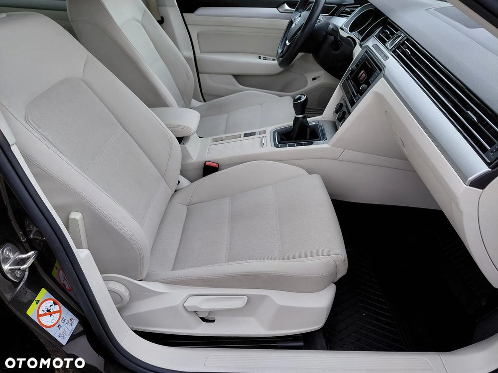 Volkswagen Passat 1.8 TSI BMT Comfortline - 22