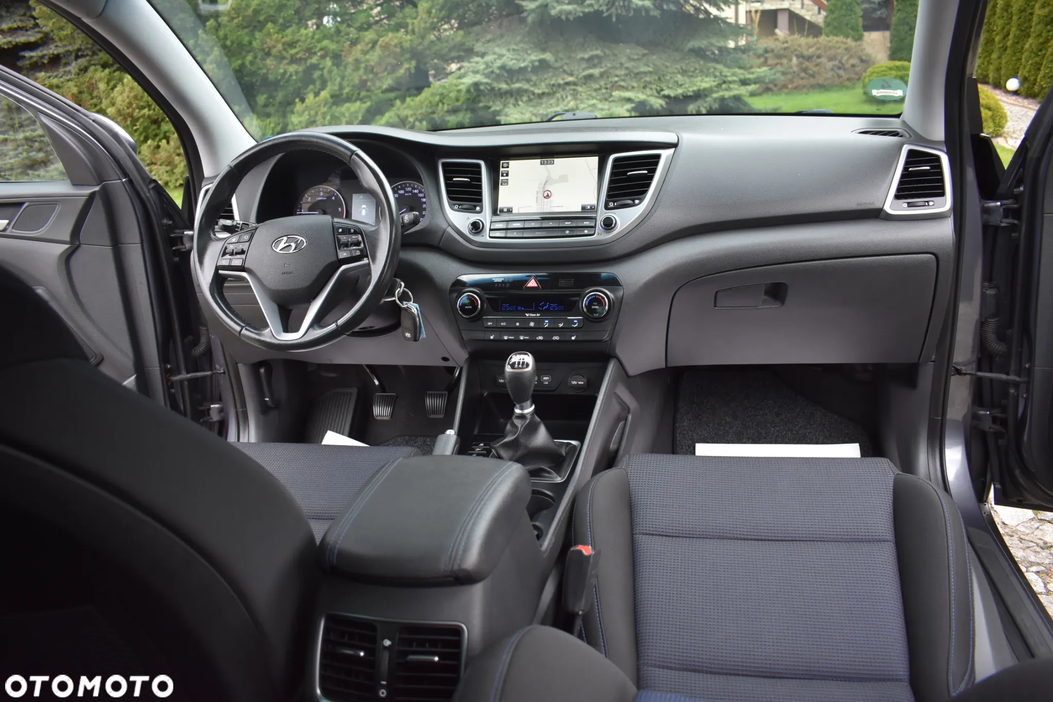 Hyundai Tucson blue 1.7 CRDi 2WD Intro Edition - 10