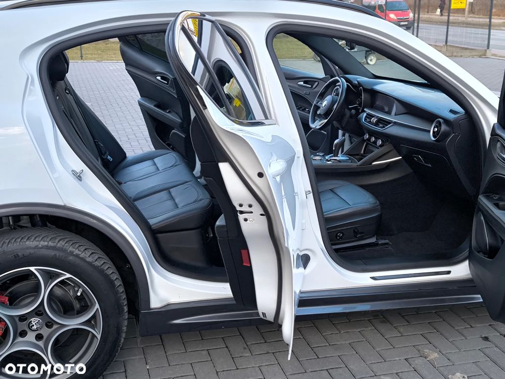 Alfa Romeo Stelvio 2.0 Turbo 16V AT8-Q4 Executive - 18