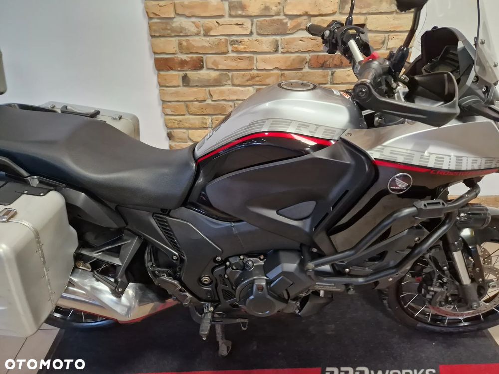 Honda VFR - 12