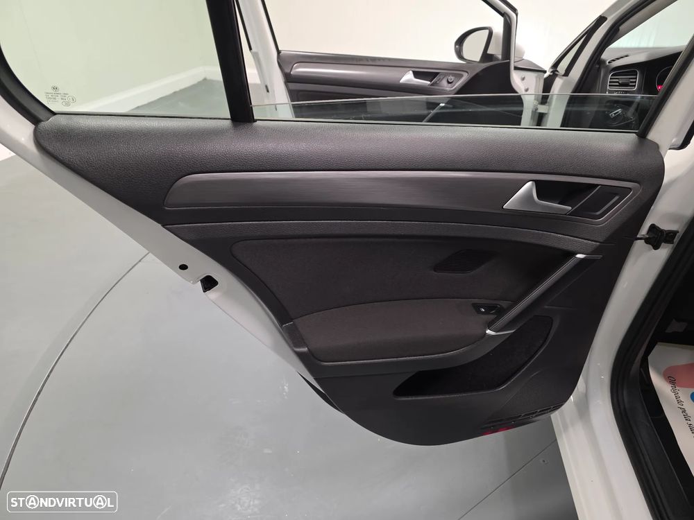 VW e-Golf AC/DC - 17