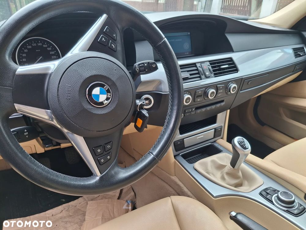 BMW Seria 5 520d - 28