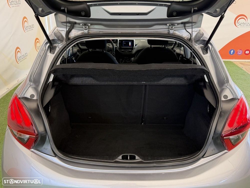 Peugeot 208 1.2 PureTech Signature - 18