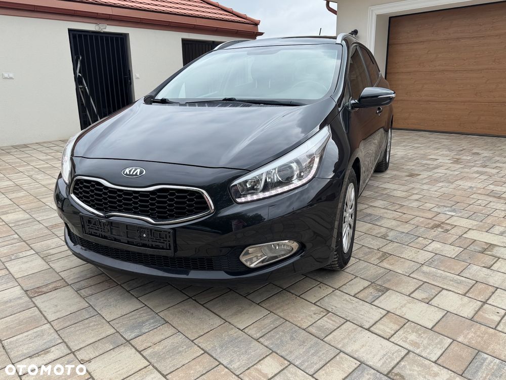 Kia Ceed 1.6 GDI Fifa World Cup Edition - 1