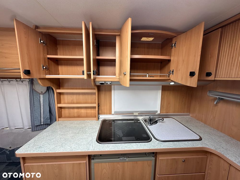 Burstner 720 TK VENTANA z napędem i łóżkami piętrowymi - 8 os. - 19