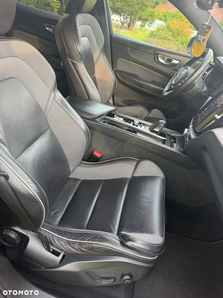 Volvo XC 60 B4 D AWD Plus Dark - 8