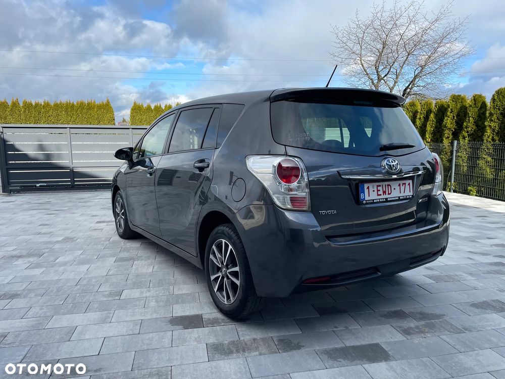 Toyota Verso 1.6 D-4D Prestige - 8