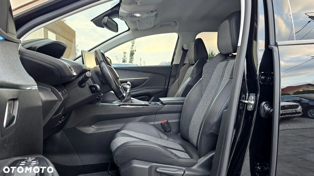 Peugeot 3008 1.2 PureTech Allure S&S - 17
