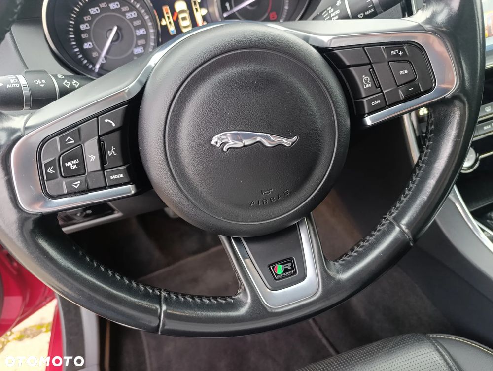 Jaguar XE 20d R-Sport - 17