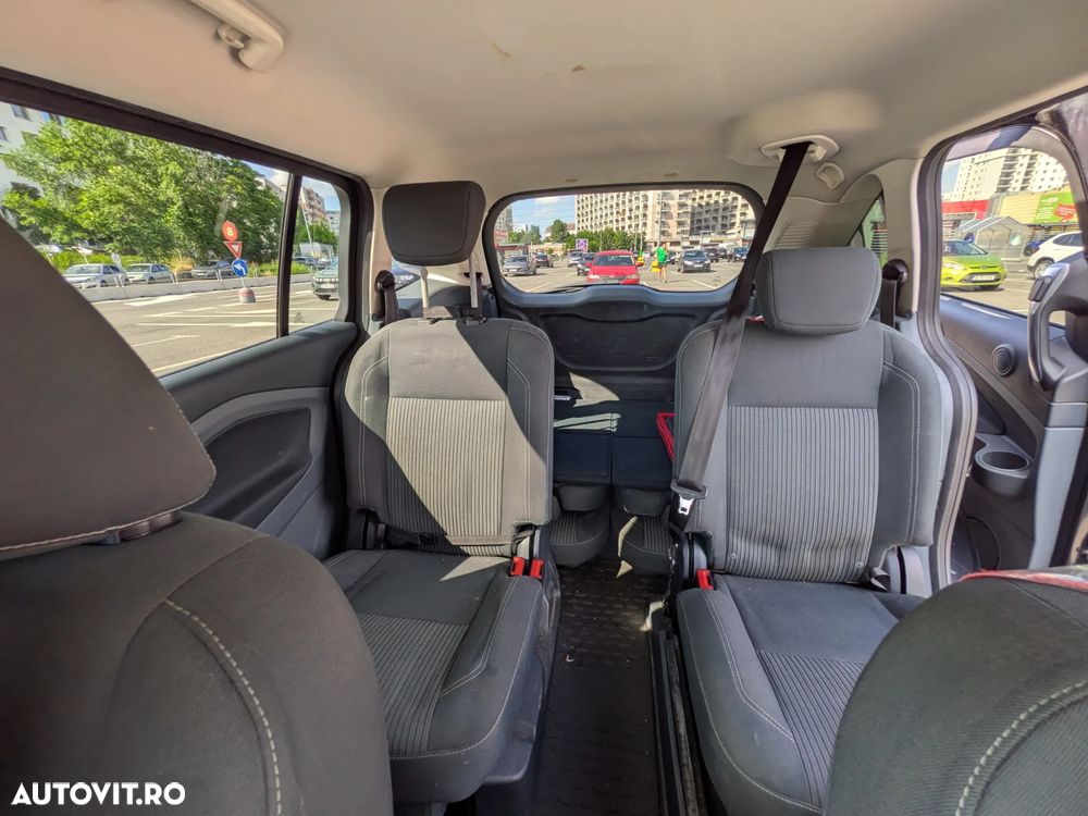 Ford Grand C-Max - 10