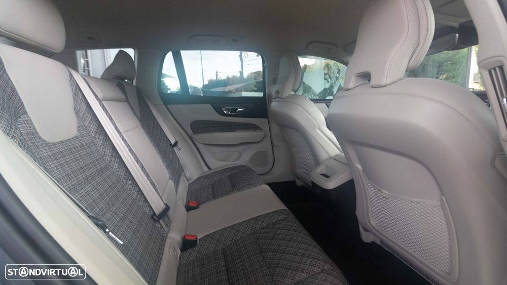 Volvo V60 2.0 D4 Momentum Plus Geartronic - 11