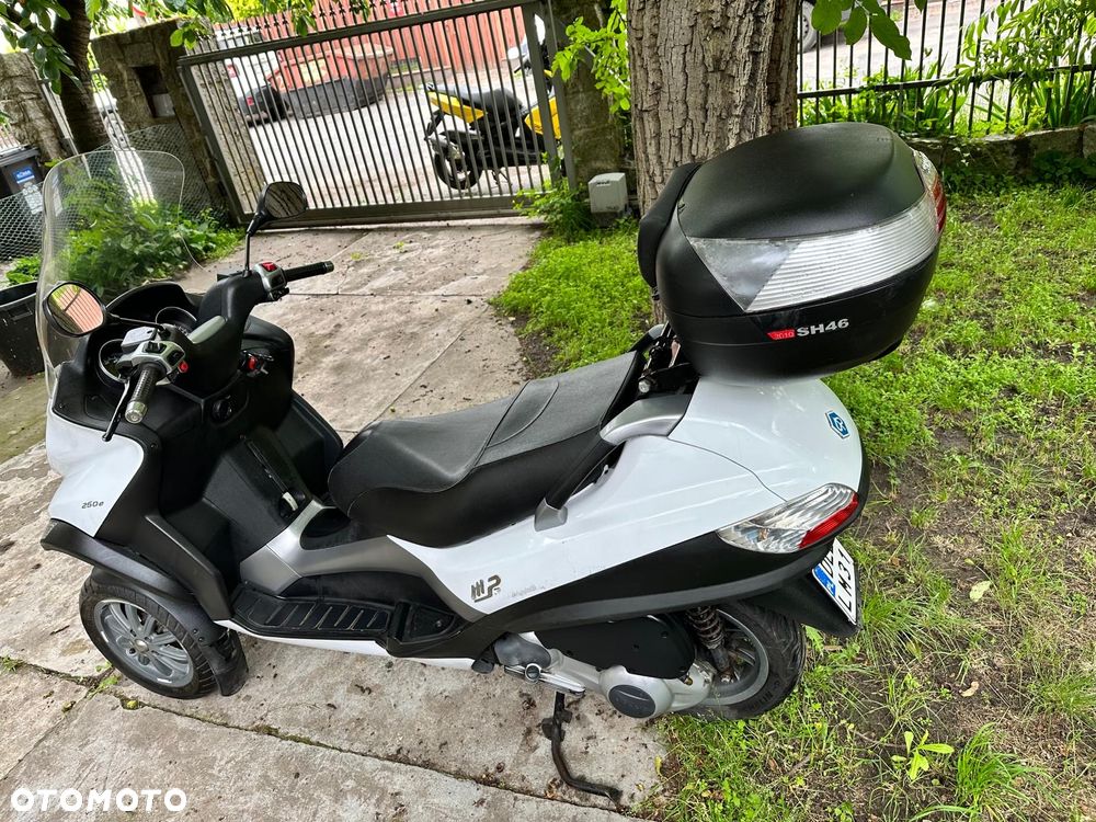 Piaggio MP-3 - 4