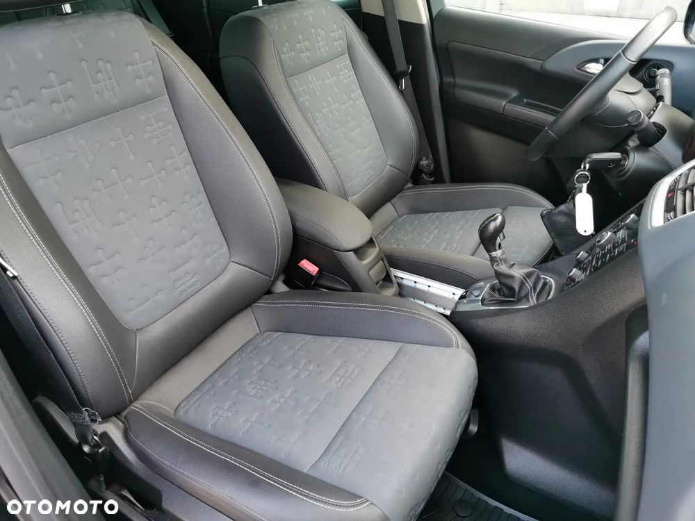 Opel Meriva - 11