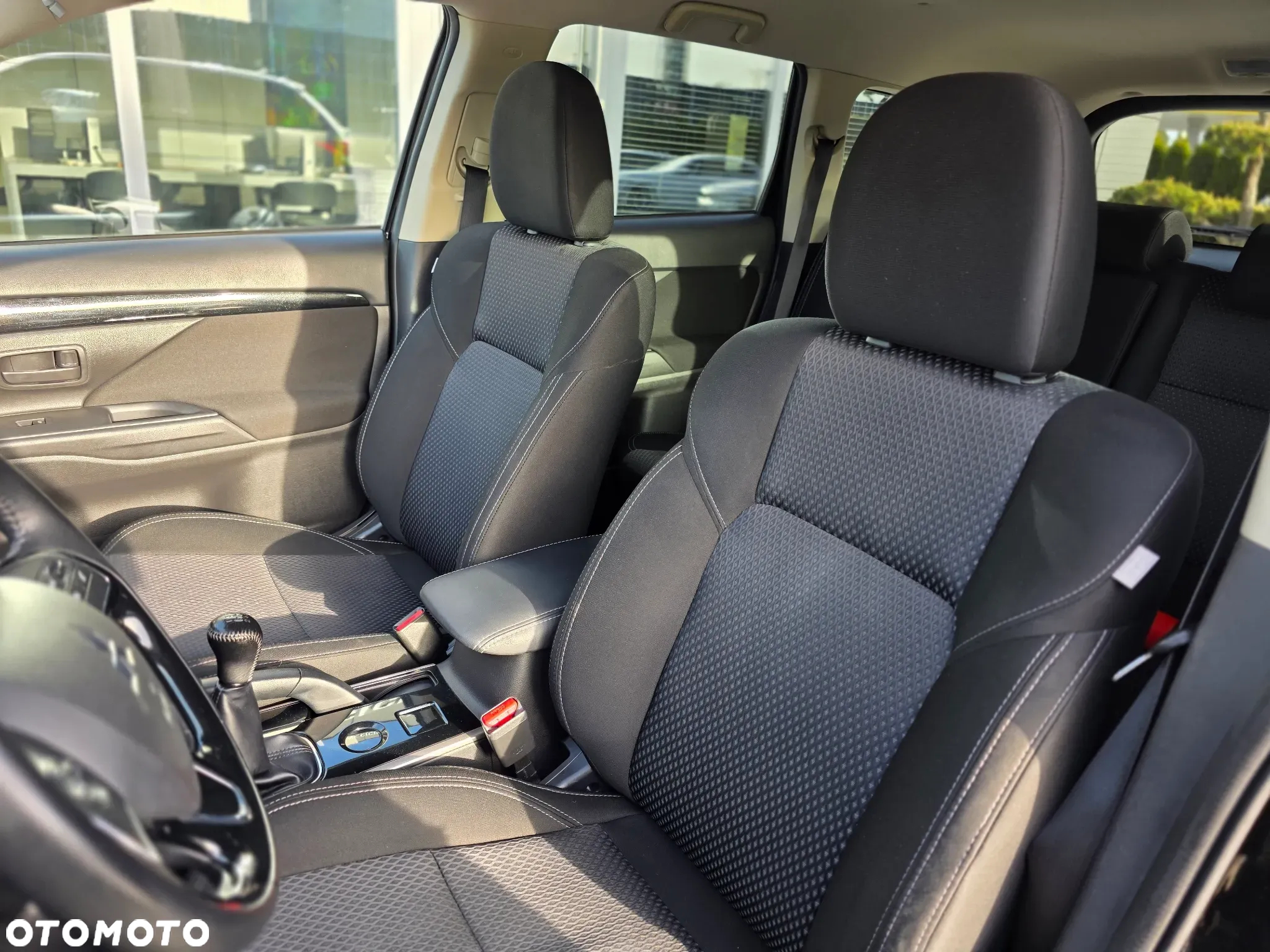Mitsubishi Outlander 2.0 Invite + 2WD - 20