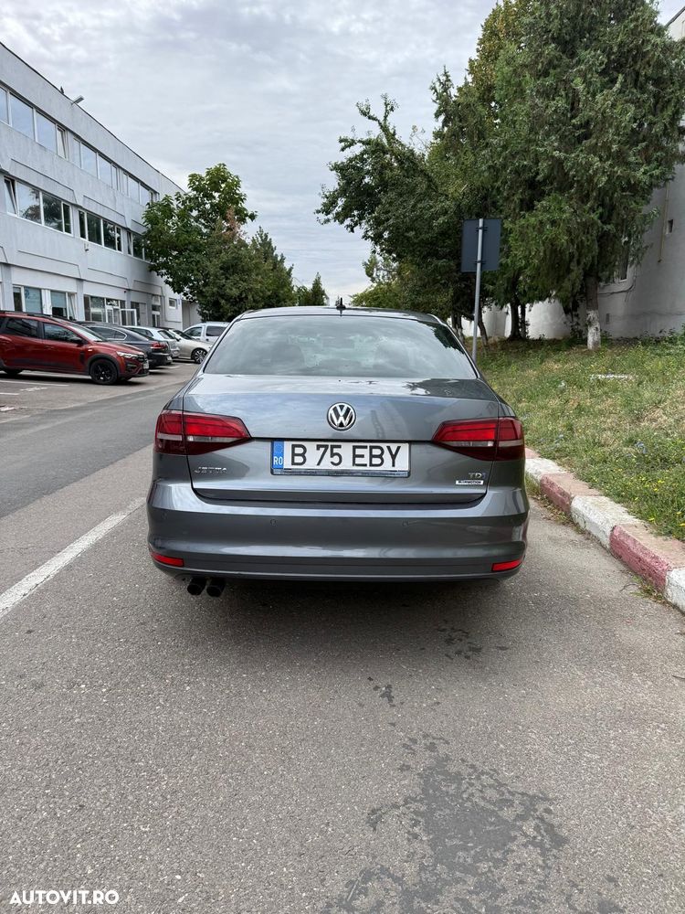 Volkswagen Jetta - 3