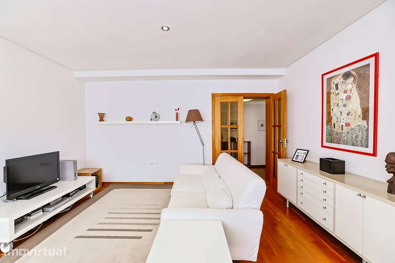 Apartamento T3 no Centro de Barcelos com Excelente Exposição Solar - Grande imagem: 2/30