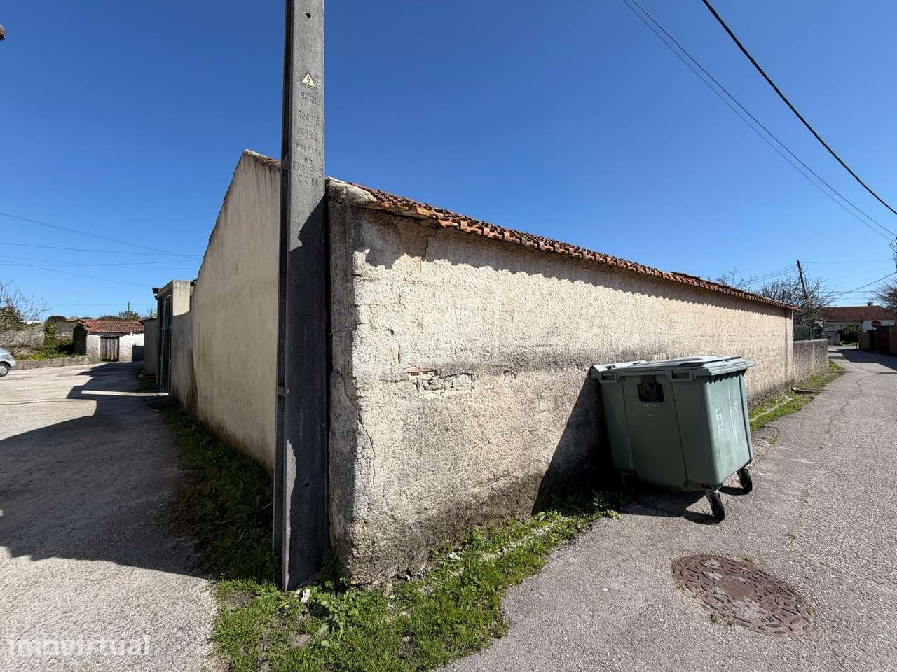Terreno com Garagem e Telheiro - Grande imagem: 3/22