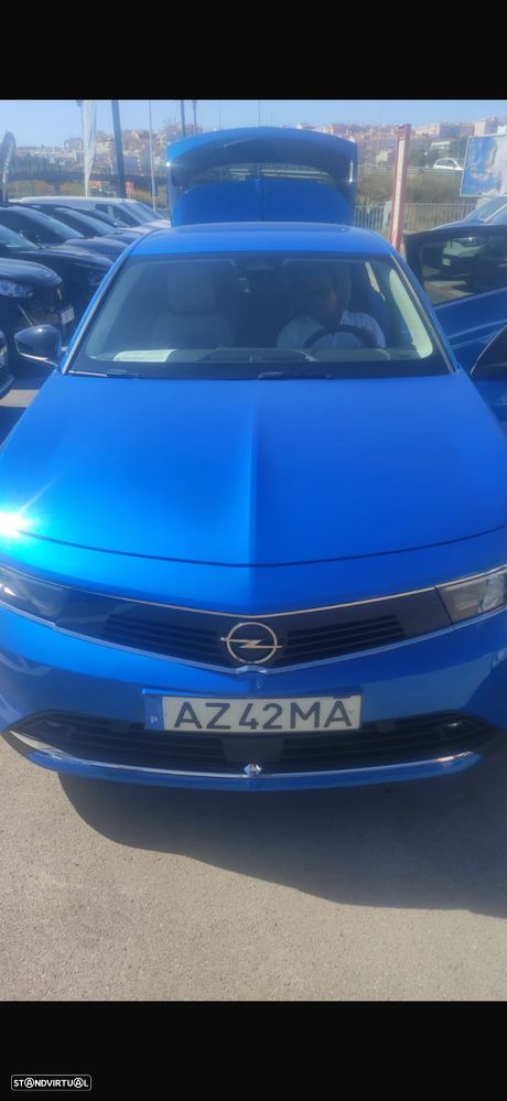 Opel Astra 1.2 T Elegance - 2