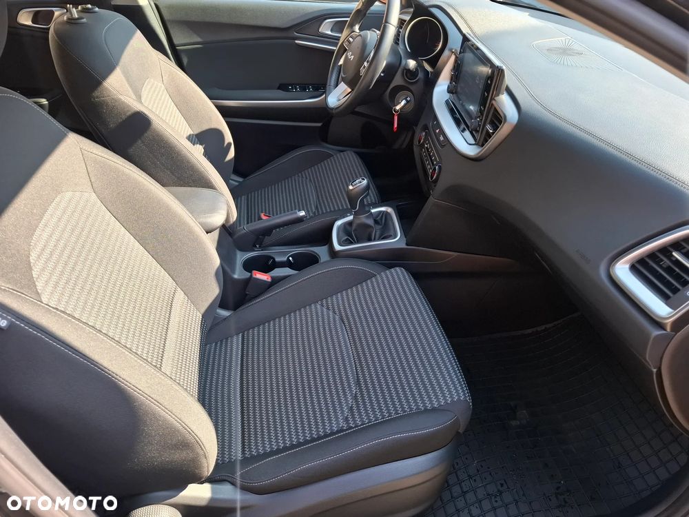 Kia Ceed 1.5 T-GDI M - 26