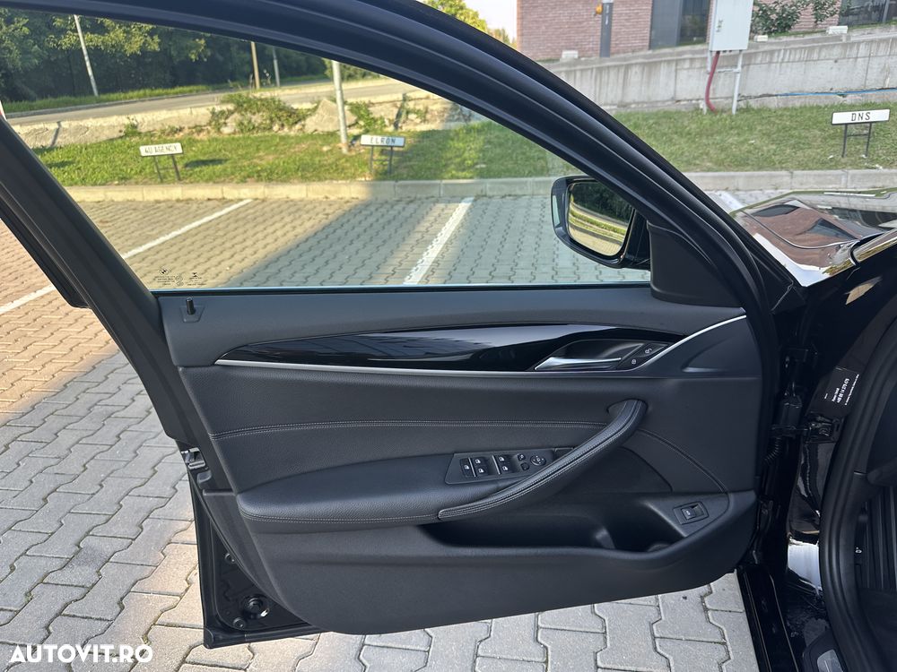 BMW Seria 5 530i xDrive Touring Aut. Sport Line - 17