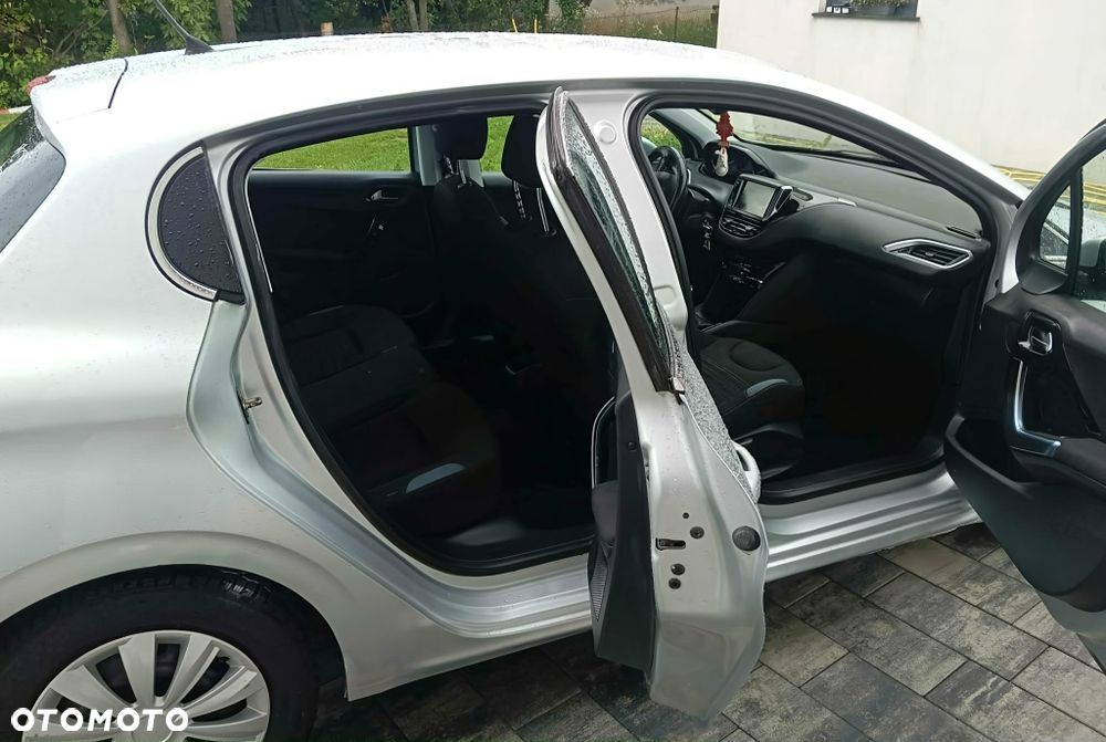 Peugeot 208 - 7