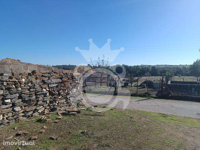 RUÍNA PARA RECUPERAR - CERROS REGUENGOS DE MONSARAZ - Grande imagem: 4/19