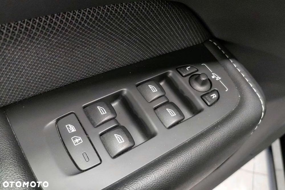 Volvo XC 60 T6 AWD Recharge Geartronic RDesign - 14