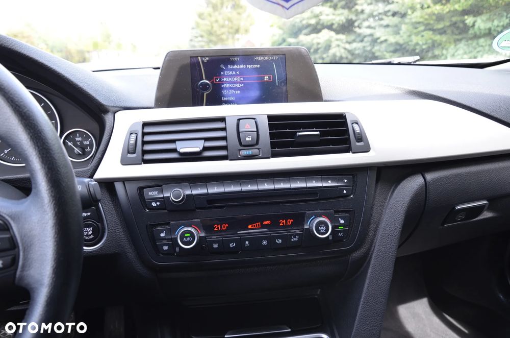 BMW Seria 3 318d Blue Performance Sport Line - 26