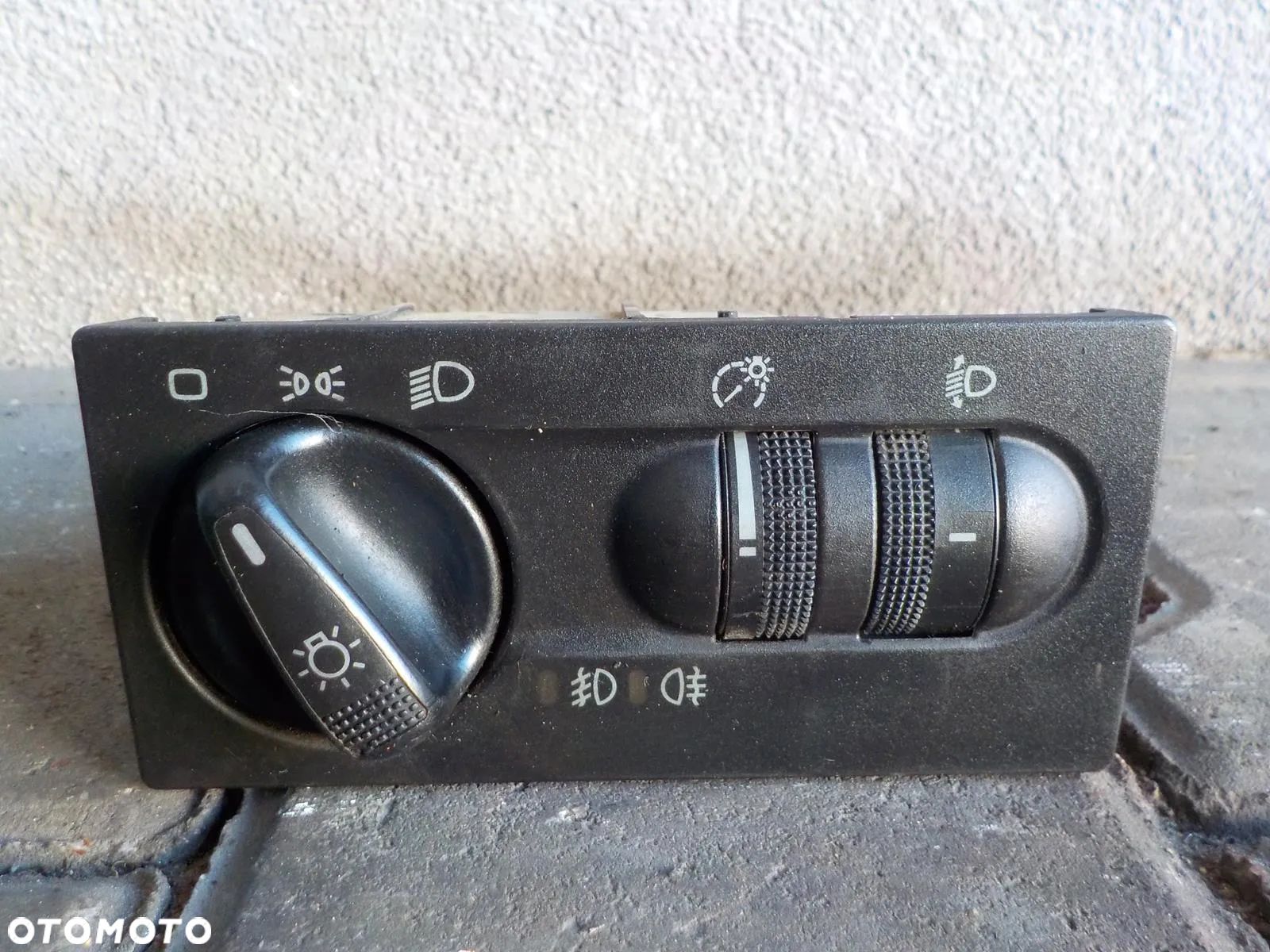 VW T4 96- WŁĄCZNIK ŚWIATEŁ CZERWONY HALOGENY - 1