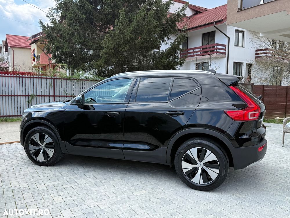 Volvo XC 40 B4 AT8 Mild Hybrid Momentum Pro - 11