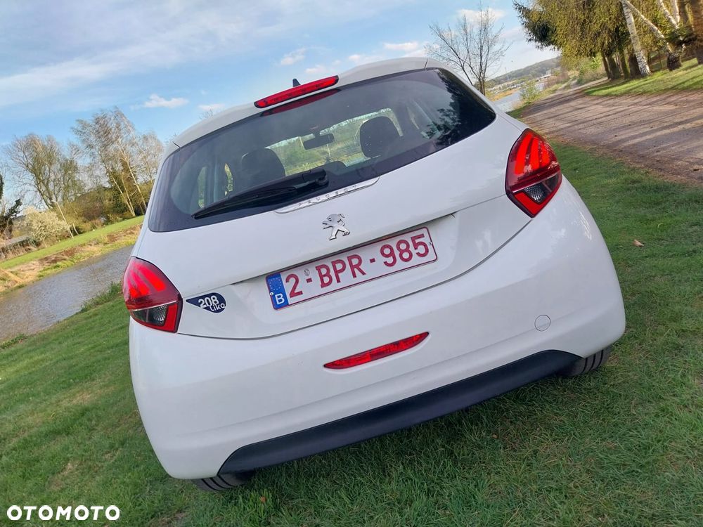 Peugeot 208 - 32
