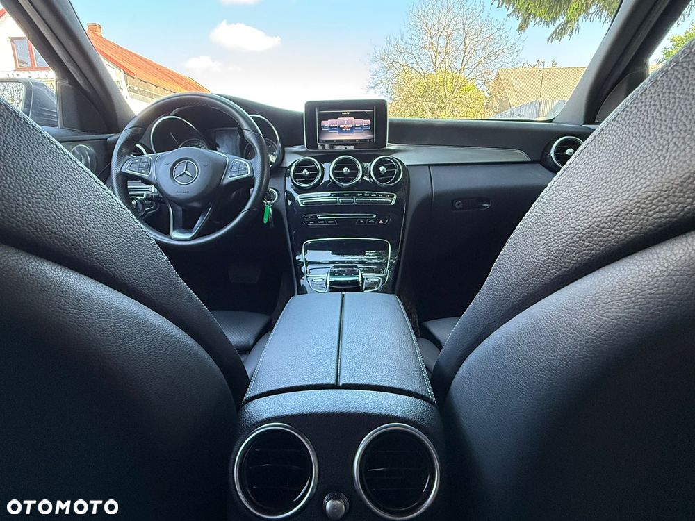 Mercedes-Benz Klasa C 220 d 4-Matic 9G-TRONIC - 27