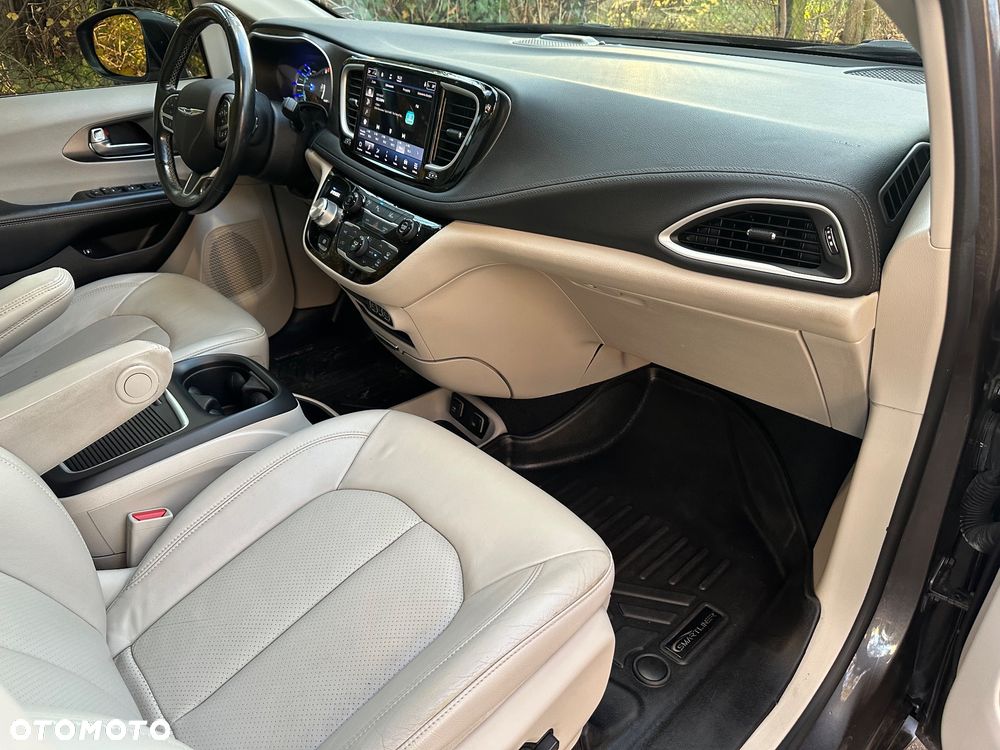 Chrysler Pacifica - 6