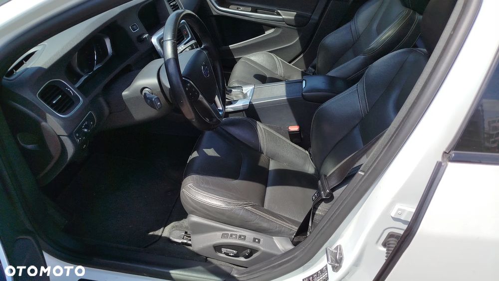 Volvo V60 D5 Geartronic Summum - 11